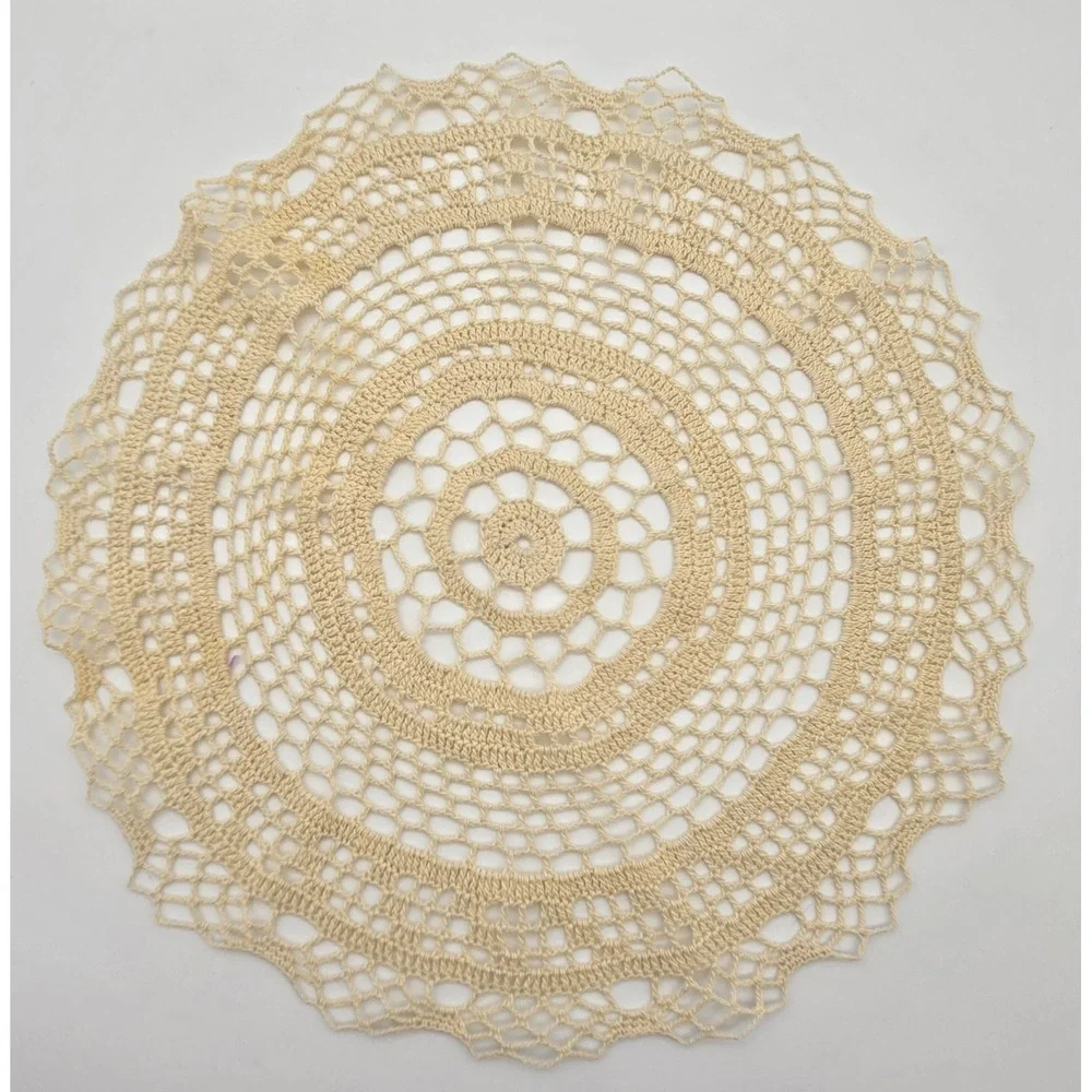Vintage Beige‎ Crochet Doily Round Handmade Lace Pattern 15″ Table Dresser Decor